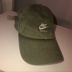 Nike Heritage Green Hat